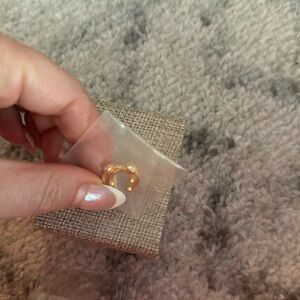 Lili Claspe Slid on Hoops